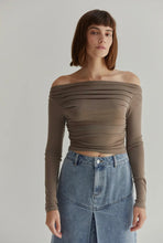 Load image into Gallery viewer, Soft and breathable fabric 
Off shoulders style
Long sleeves
Ruched at the sides
Shirred at the front
Fitted bodice