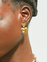 Load image into Gallery viewer, Auréole 18K Gold Non-Tarnish Heart &amp; Star Dangle Earring